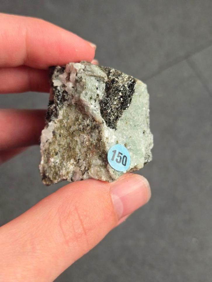 Vesuvianiet uit Drammen, Noorwegen, Verzamelen, Mineralen en Fossielen, Mineraal, Ophalen of Verzenden