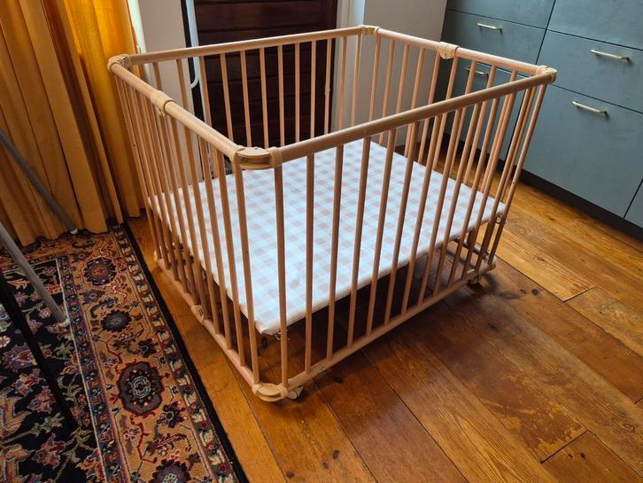 Elegante Geuther Lucy Inklapbare Box, Kinderen en Baby's, Boxen, Gebruikt, Vierkant, Boxkleed, Wieltjes, Ophalen