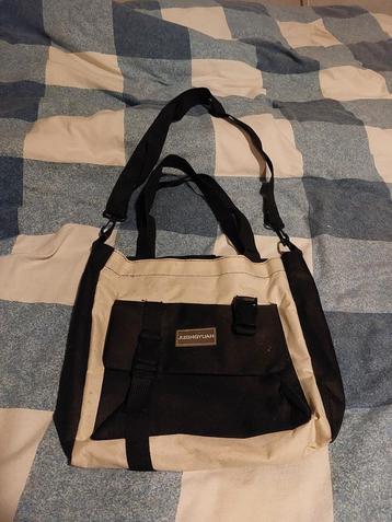 Zwart/Beige Schoudertas - Zo goed als nieuw! beschikbaar voor biedingen