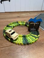 Racebaan met auto en dino-poort, Racebaan, Zo goed als nieuw, Handmatig, Ophalen