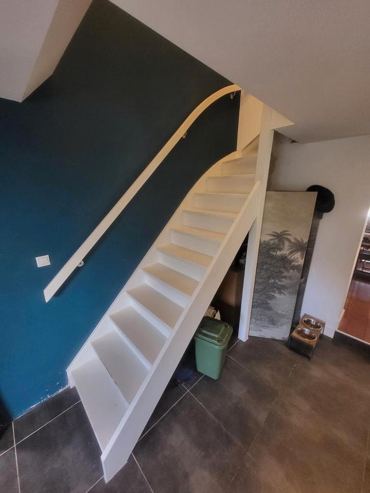 Grenen trap, 8 jaar oud, Doe-het-zelf en Verbouw, Overige Doe-het-zelf en Verbouw, Zo goed als nieuw, Ophalen