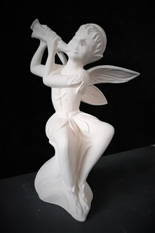Fee Jongen – Boy Fairy in wit keramiek (biscuit), Hobby en Vrije tijd, Pottenbakken, Nieuw, Ophalen of Verzenden
