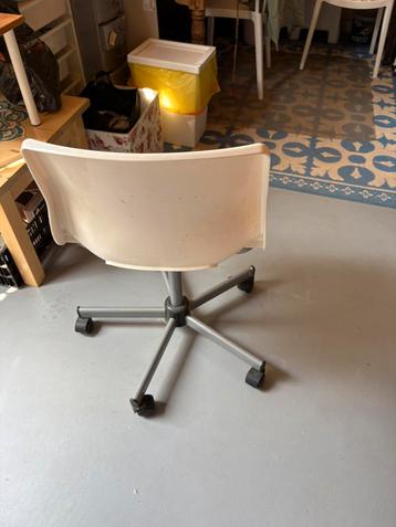 Stoel op wieltjes
