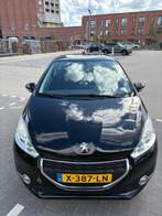 Peugeot 208 1.2 VTI 60KW/82PK 3-D 2013 Zwart, Auto's, Voorwielaandrijving, Stof, Parkeersensor, Zwart
