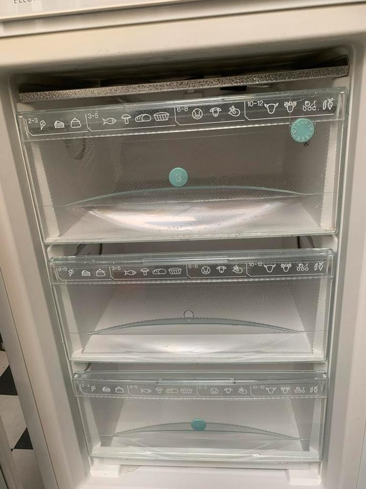 Miele Inbouwvriezer - Werkt Prima!, Witgoed en Apparatuur, Vriezers en Diepvrieskisten, Gebruikt, Inbouw, Vrieskast, 85 tot 120 cm