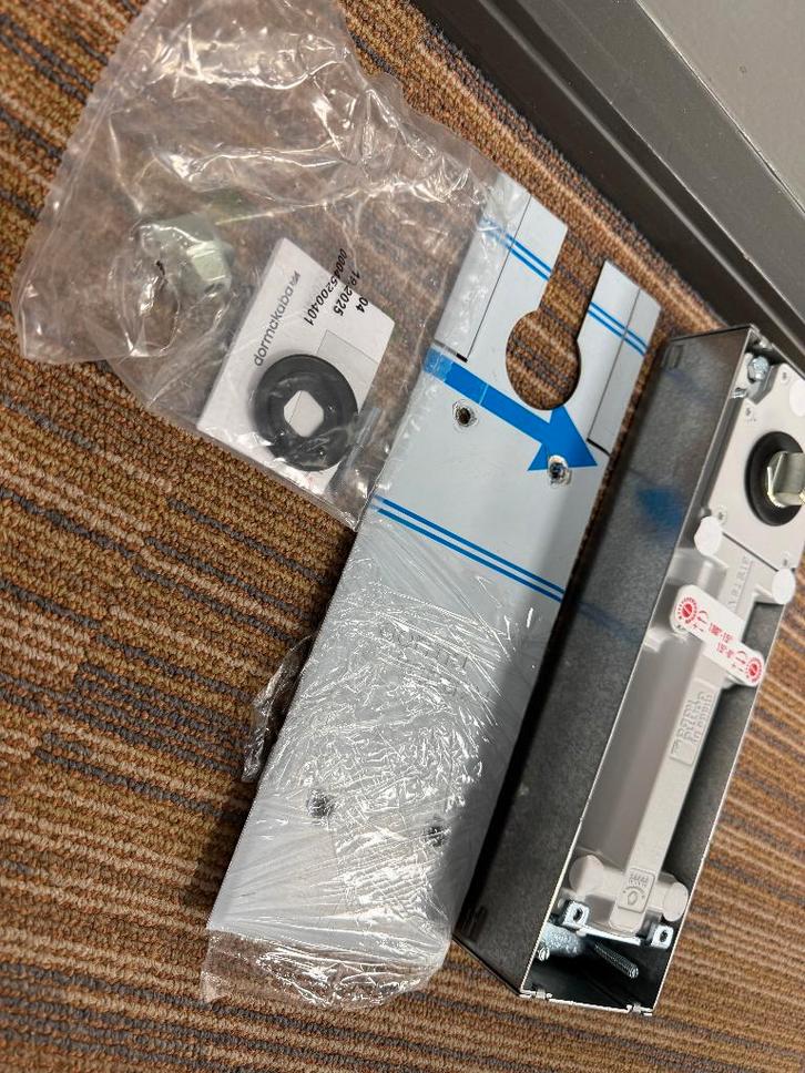 Dorma vloerveer, Doe-het-zelf en Verbouw, Hang- en Sluitwerk, Nieuw, Overige typen, Overige materialen, Ophalen