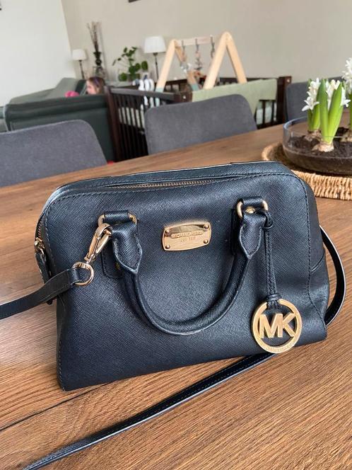 Michael Kors zwart schouder- hand en crossbody tas zwart, Sieraden, Tassen en Uiterlijk, Tassen | Schoudertassen, Zo goed als nieuw