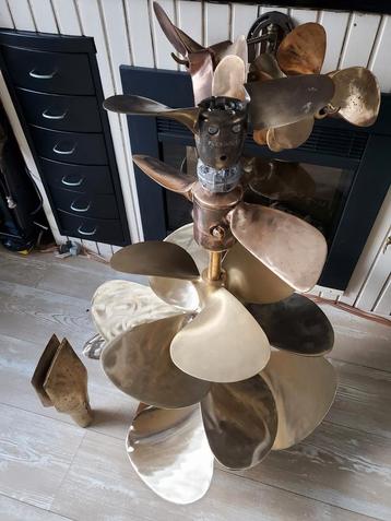 Scheepsschroeven 10 t/m 26 inch
2/3/4/5 blads Links/rechts  beschikbaar voor biedingen