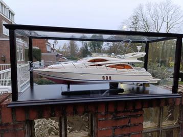 Zeer fraaie 88cm lang model van een Sunseeker 60 foot  beschikbaar voor biedingen