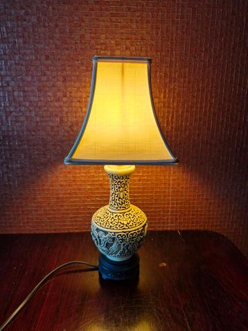 Vintage Chinees tafellampje schemerlampje beschikbaar voor biedingen