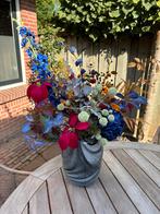 Vaas met Silka kunstbloemen, Huis en Inrichting, Woonaccessoires | Kunstplanten en Kunstbloemen, Ophalen, Zo goed als nieuw, Binnen