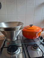 Gietijzeren pan en twee metalen vergieten, Huis en Inrichting, Keuken | Potten en Pannen, Ophalen, Gietijzer, Koekenpan of Braadpan