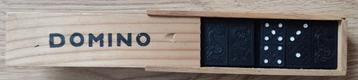 Domino in houten doosje beschikbaar voor biedingen