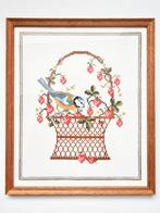 Vintage 70s borduurwerk aardbei vogel gekleurd vogels lijst, Ophalen, Zo goed als nieuw