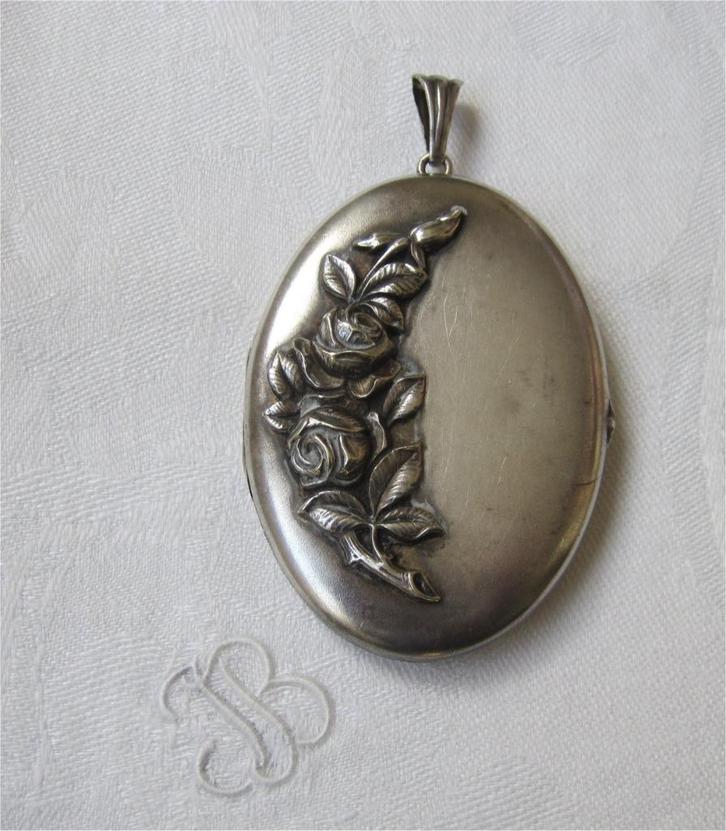 Antiek medaillon, versierd met rozen, Sieraden, Tassen en Uiterlijk, Antieke sieraden, Hanger, Overige materialen, Ophalen of Verzenden