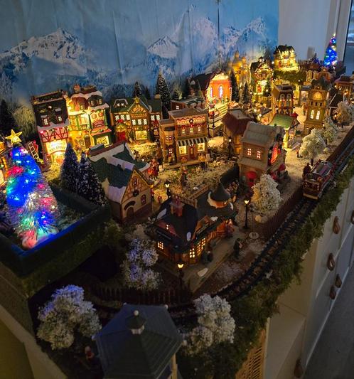 Zeer uitgebreid Lemax kerstdorp LEES DE OMSCHRIJVING !!!, Diversen, Kerst, Zo goed als nieuw, Ophalen