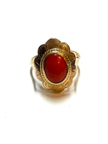 14k gouden ring met een bloedkoraal beschikbaar voor biedingen