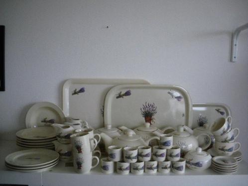 Jet Lavendel servies, Huis en Inrichting, Keuken | Servies, Zo goed als nieuw, Bord(en), Overige stijlen, Ophalen of Verzenden