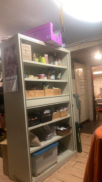 roldeur kast beschikbaar voor biedingen