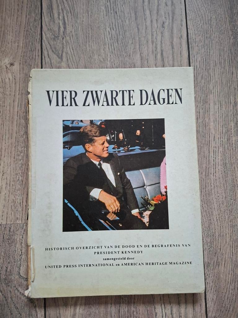 Vier Zwarte Dagen - Kennedy Herdenkingsboek, Ophalen of Verzenden, 20e eeuw of later, Gelezen, United Press International & American Heritage Magazine