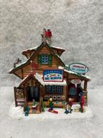 Lemax (54) SUGAR PINE SKI SCHOOL- retired, Diversen, Kerst, L, Zo goed als nieuw, L, L
