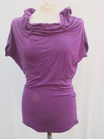 Paars damesshirt.Zeer apart model.Mt S. beschikbaar voor biedingen