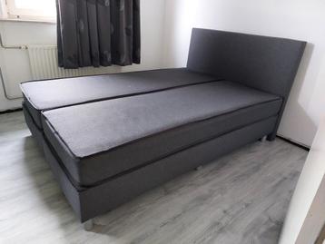 Boxspring grijs tweepersoons beschikbaar voor biedingen
