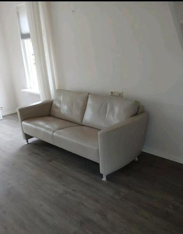 Leren bankstel {moet met spoed weg!} beschikbaar voor biedingen