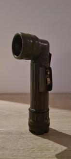 Te koop ELFA BMC haakse militaire zaklamp (NL krijgsmacht)., Ophalen of Verzenden, Landmacht, Nederland, Overige typen