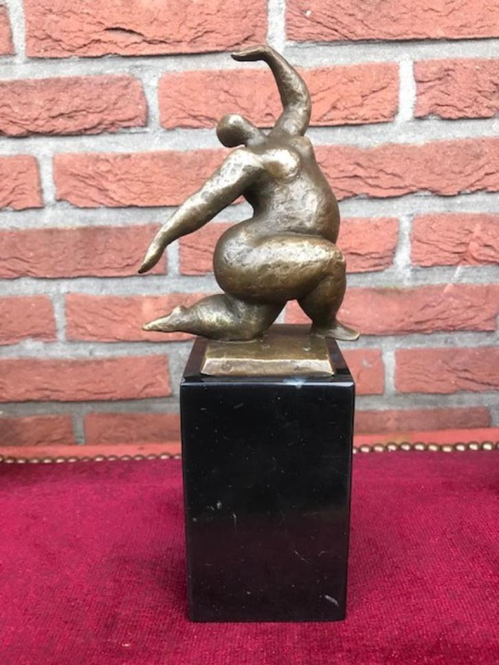 bronzen beeld , energieke gezette dame, Antiek en Kunst, Kunst | Beelden en Houtsnijwerken, Ophalen of Verzenden