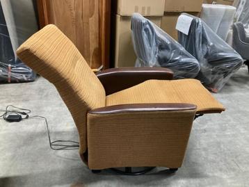 relaxfauteuil op draaipoot stof en leer ALS NIEUW beschikbaar voor biedingen