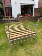 Vintage, gietijzeren bed met koperen details, 130 x 180 cm, Ophalen, Gebruikt, Overige kleuren, Victoriaans