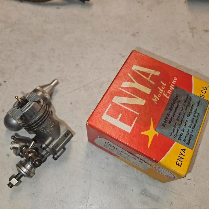 Enya 15 III in doos., Hobby en Vrije tijd, Modelbouw | Radiografisch | Vliegtuigen, Gebruikt, Nitro, RTF (Ready to Fly), Ophalen of Verzenden