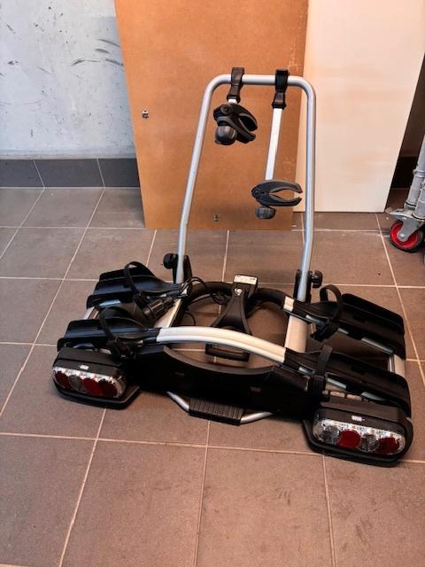 Thule fietsendrager zo goed als nieuw, Auto diversen, Fietsendragers, Gebruikt, Trekhaakdrager, 2 fietsen, Brede banden, Elektrische fiets