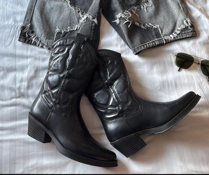 Cowboyboots nieuw!, Kleding | Dames, Schoenen, Nieuw, Lage of Enkellaarzen, Zwart, Ophalen of Verzenden