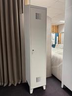 Garderobekast met schoon/vuil verdeling