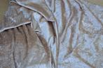 Zeer grote lap stof velours- achtig goud/ beige glanzend 470, Hobby en Vrije tijd, Overige materialen, 120 cm of meer, Beige, 200 cm of meer