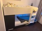 Stapelbed met 3 slaapzones en kledingkastje, Kinderen en Baby's, Kinderkamer | Stapelbedden en Hoogslapers, Ophalen, Zo goed als nieuw