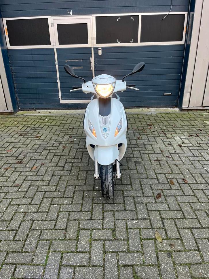 Piaggio New Fly 4t 2v, Fietsen en Brommers, Snorfietsen en Snorscooters, Gebruikt, Piaggio, Benzine, Ophalen