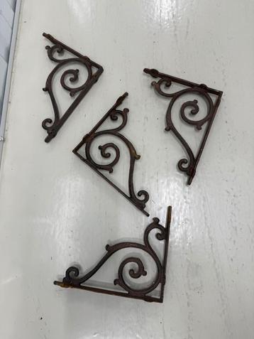 Wandplanken dragers. Metaal beschikbaar voor biedingen