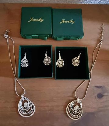 2 x Retro sieradenset  beschikbaar voor biedingen
