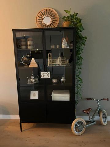 Vitrinekast zwart ! Maat h 180xb100xd 40 cm