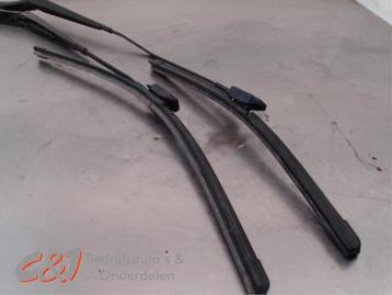 Ruitenwisserarm set van een Volkswagen Caddy beschikbaar voor biedingen