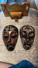 Twee Afrikaanse maskers, Ophalen