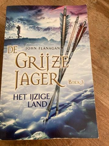 De Grijze Jager - Het IJzige Land (Boek 3) beschikbaar voor biedingen