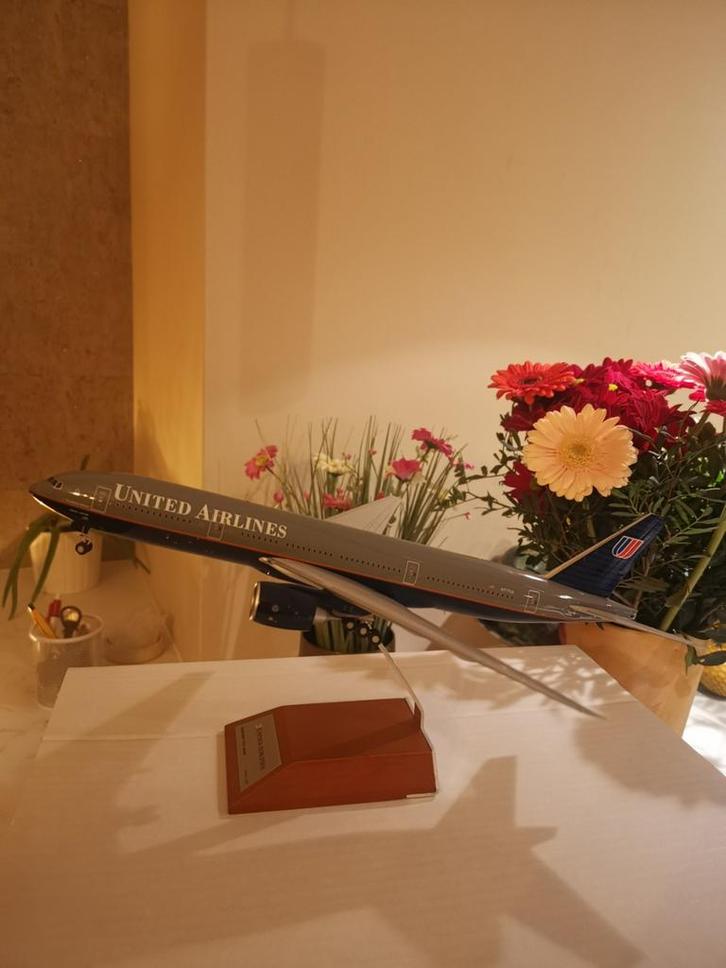 United Airlines B777-200 JC Wings 1:200 N777UA XX2958, Hobby en Vrije tijd, Modelbouw | Vliegtuigen en Helikopters, Nieuw, Vliegtuig