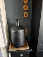 Grote glazen fles hoogte 43 cm, Huis en Inrichting, Woonaccessoires | Vazen, Zwart, Ophalen of Verzenden, Minder dan 50 cm, Glas