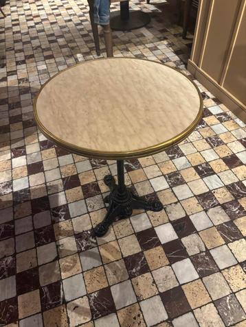 Franse bistro tafel rond marmer horeca beschikbaar voor biedingen