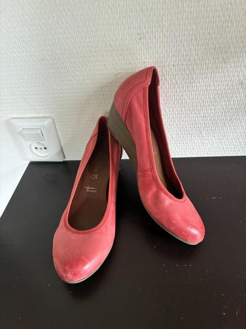 zo goed als nieuwe leren Tamaris instappers mt.38 € 7,00, Kleding | Dames, Schoenen, Zo goed als nieuw, Instappers, Rood, Ophalen of Verzenden