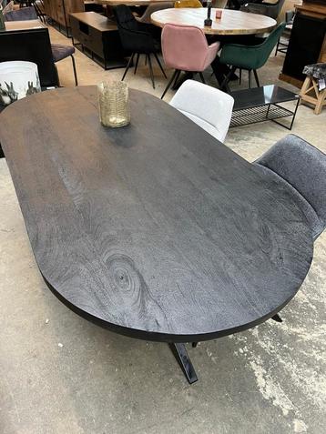 Magazijn Leegverkoop eettafel deens ovaal zwart mangohout  beschikbaar voor biedingen
